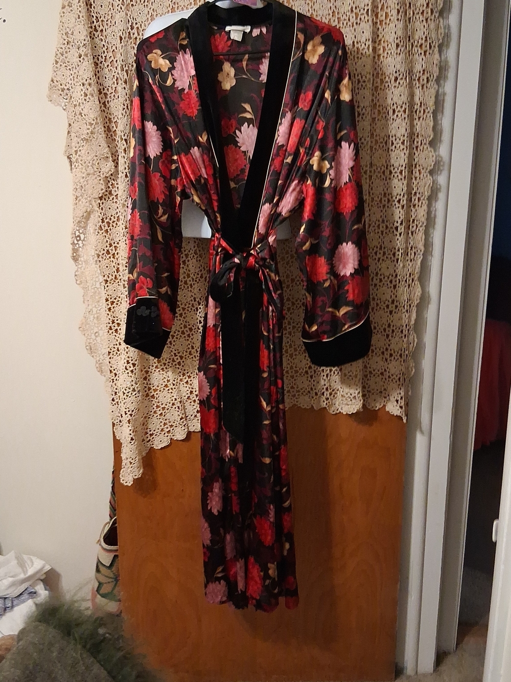 Jones New York Black Satin Floral Robe with Velvet Trim